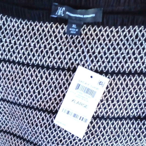 INC XL balloon sleeve cold shoulder top - Picture 6 of 7